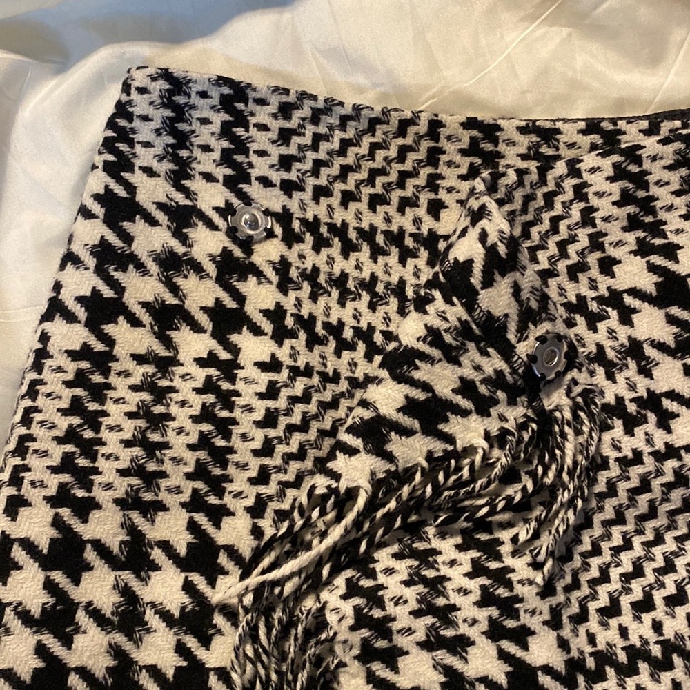 Eddie Bauer Black/White Plaid Wool Skirt Size 10 - Picture 2 of 6